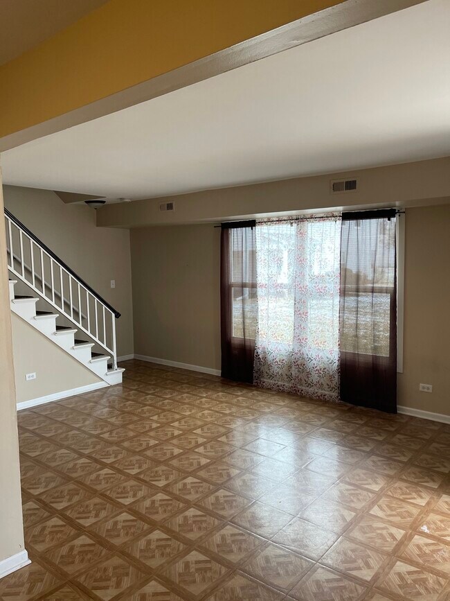 Foto del edificio - 1321 N Glen Cir