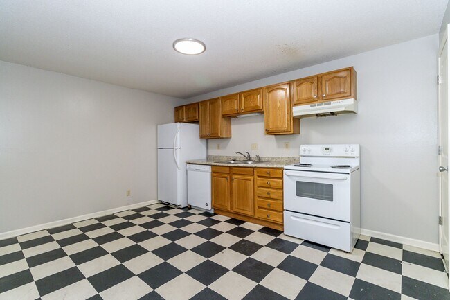 Building Photo - 1808 Sunrise Dr.
