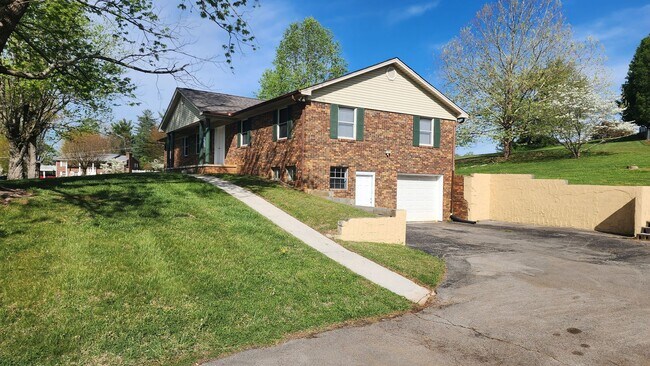 Foto del edificio - Large Brick Ranch near Cherokee Lake