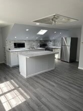 Building Photo - 20 Cosman Dr