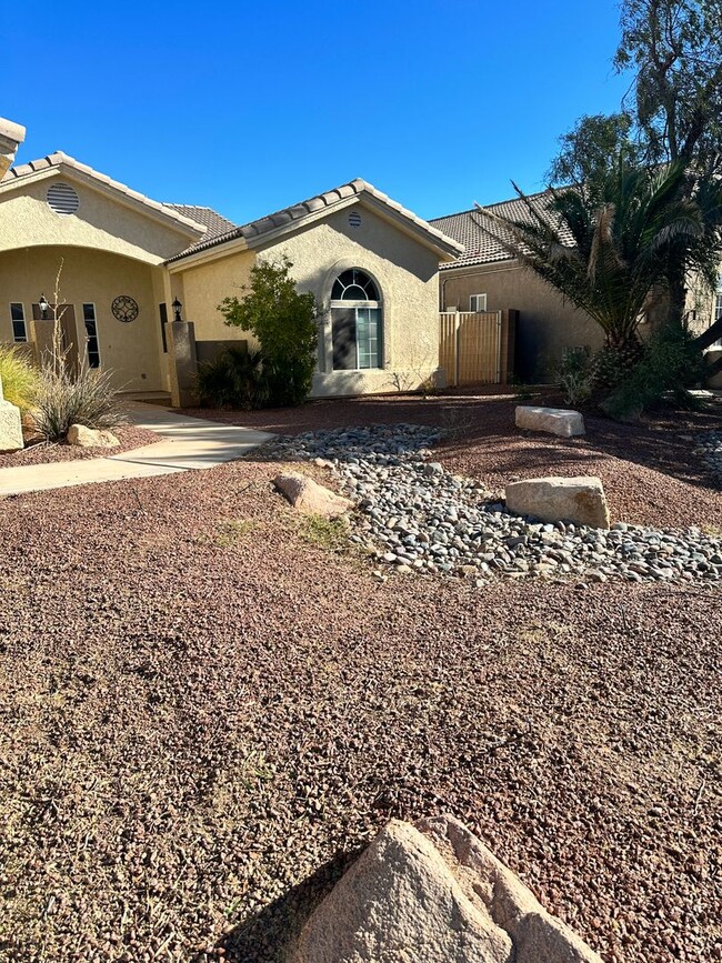 Building Photo - 2051 Mesa Verde Way