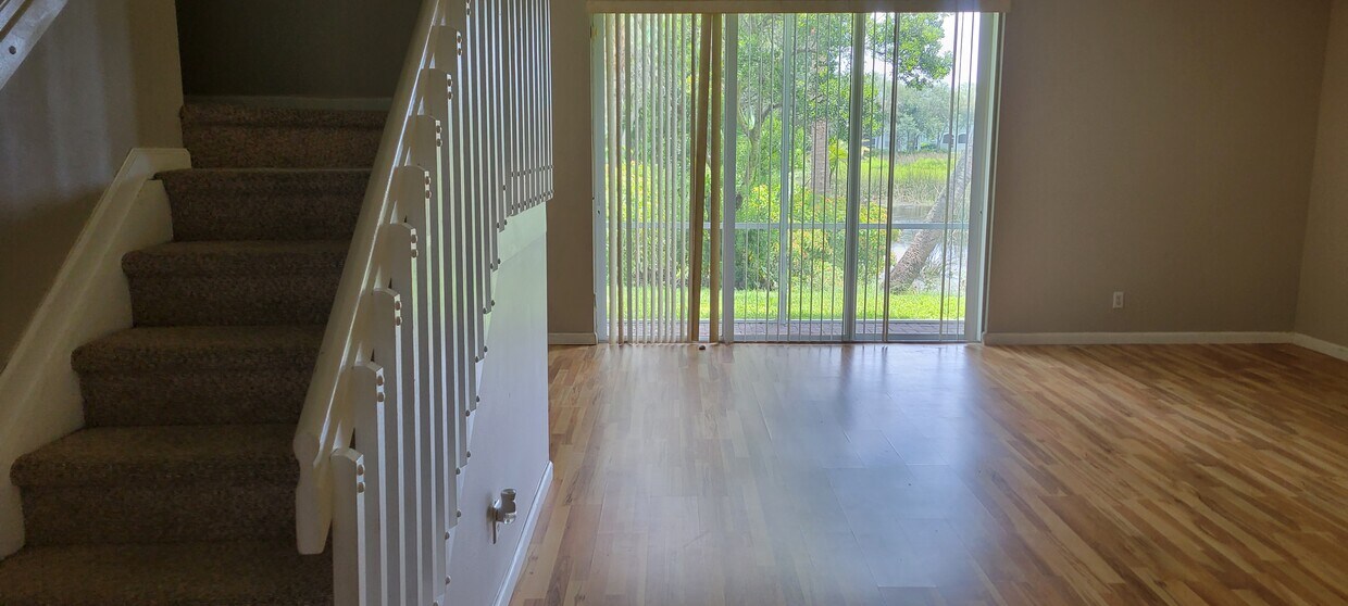 Foto principal - 2065 Oakhurst Way