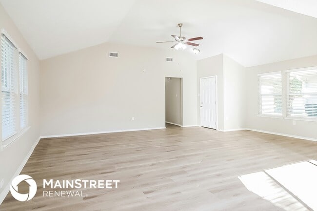 Building Photo - 15911 Pfeiffer Dr