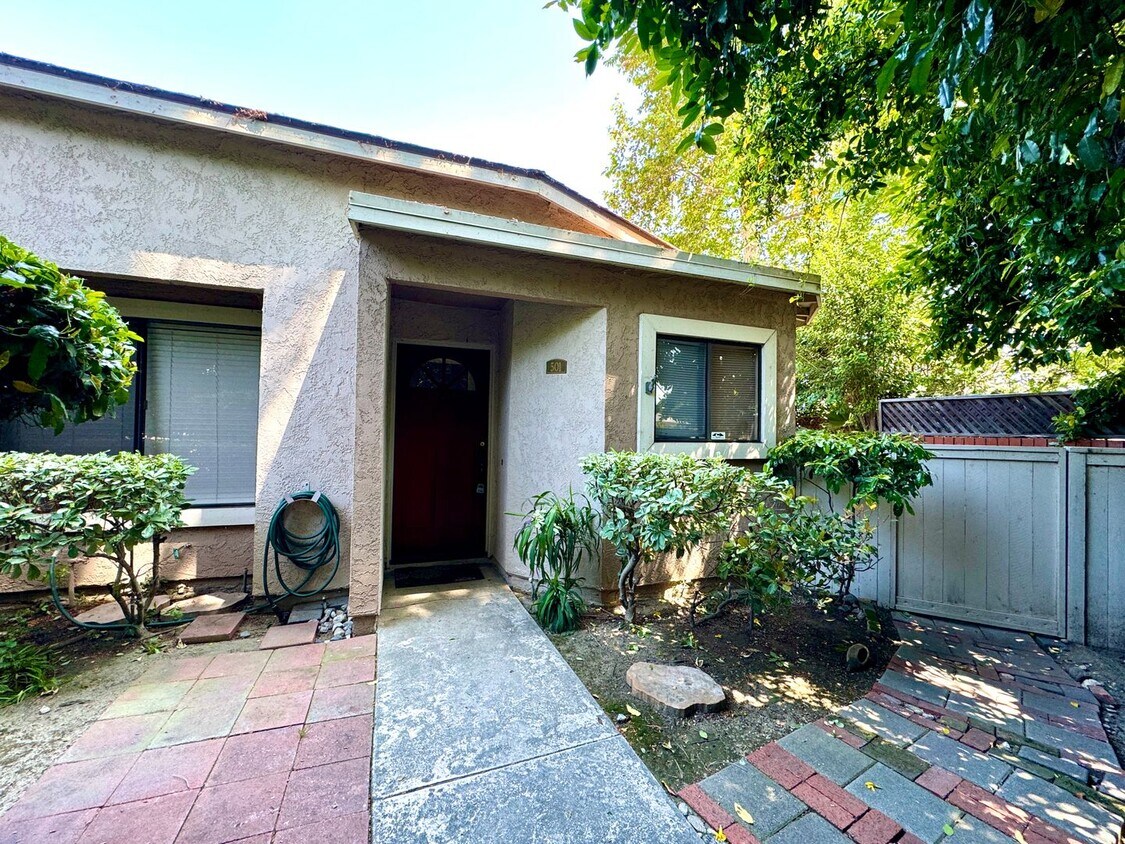 Foto principal - Charming 2-Bedroom Villa in the Heart of C...