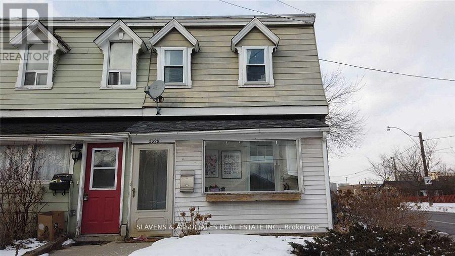 Photo principale - 2398 Gerrard St E