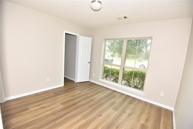 Foto del edificio - 9944 Western Ridge Way