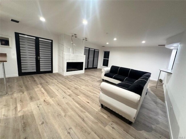 Foto del edificio - 5128 Llano Dr