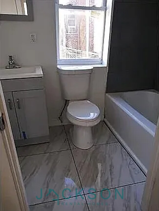 Building Photo - Cozy 2BR Home in Allegheny West
