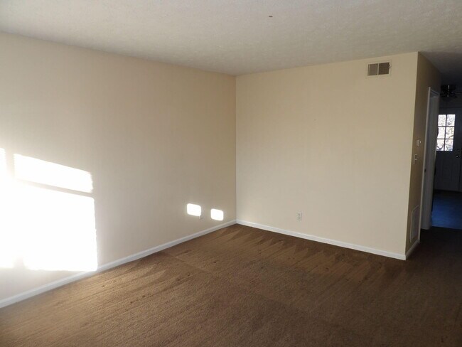 Foto del edificio - 65 Ashwood Ct