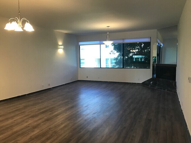Building Photo - 4161 Los Feliz Blvd