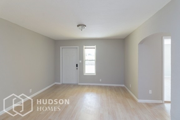 Building Photo - 4301 Pinewood Ave