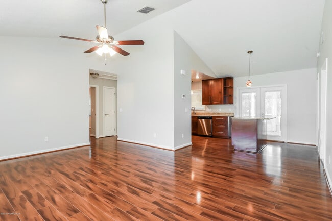 Building Photo - 4946 Irish Moss Dr S
