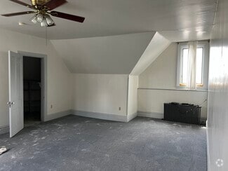 Building Photo - 402 S Winebiddle St