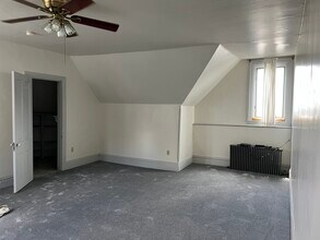 Building Photo - 402 S Winebiddle St Building Photo - 402 S Winebiddle St