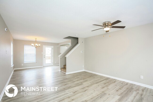 Foto del edificio - 7841 Rose Ln