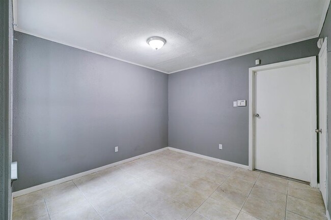 Building Photo - 12282 Wild Pine Dr