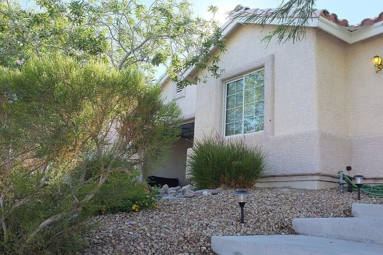 Building Photo - Beautifully Maintained 3-Bed Single-Story ...