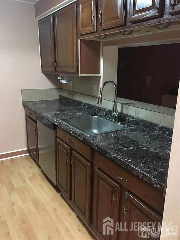 Foto del edificio - 818 Ravens Crest Dr