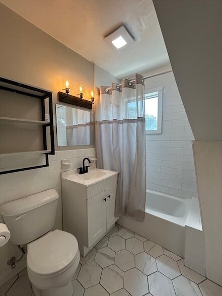 Building Photo - 84 Durfee St