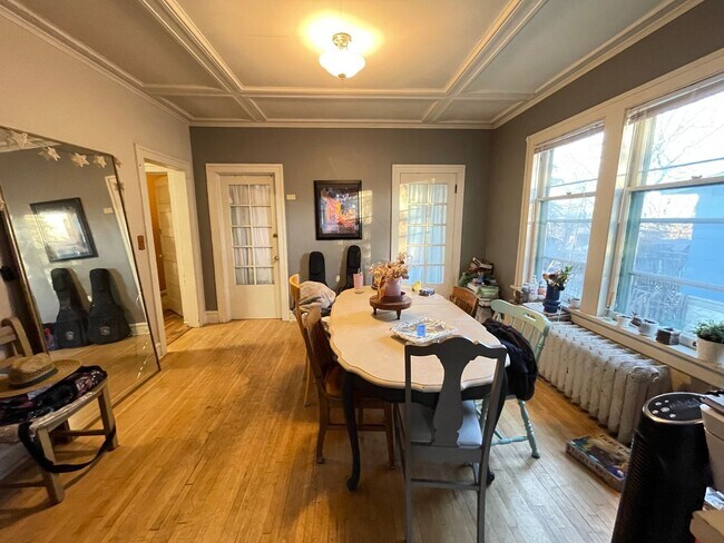 Foto del edificio - AVAILABLE JUNE - Spacious 6 Bed 1.5 Bath Home near Campus