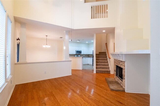 Foto del edificio - 16 Scarlet Woods Ct