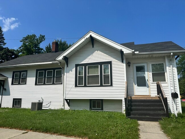 Building Photo - 1603 State St