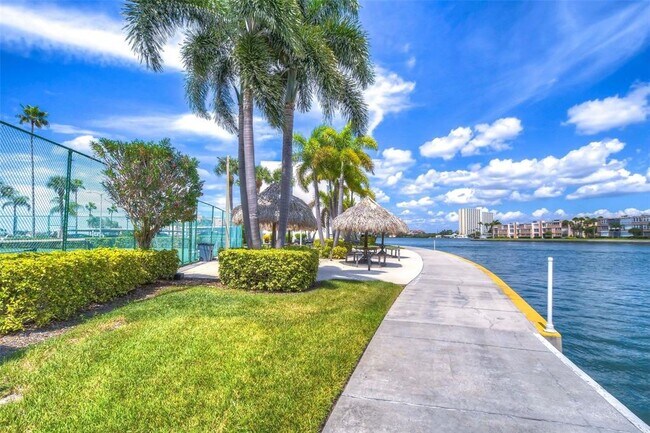 Foto del edificio - 7400 Sun Island Dr S