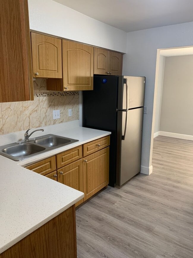 Building Photo - FOR RENT!!! SPACIOUS 3 BEDROOM 2 BATHROOM ...