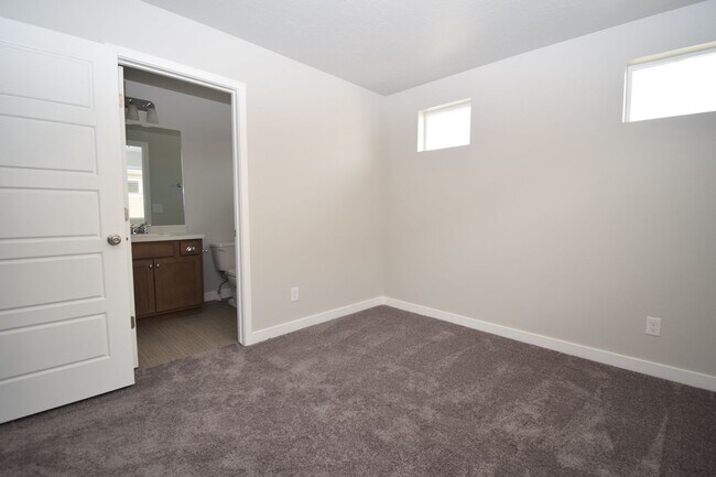 Building Photo - Modern 3 Bed, 3.5 Bath Townhome for Rent!!!