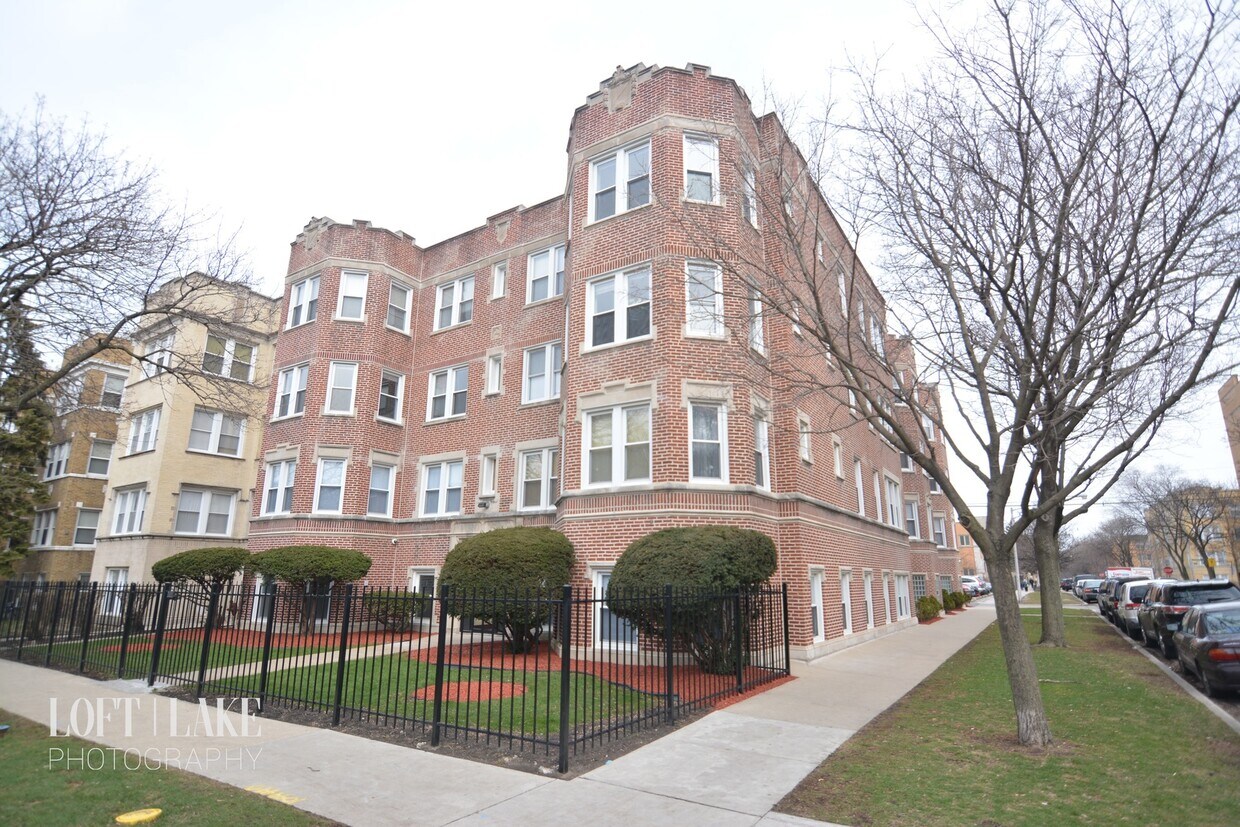 3452 W Ainslie St Unit 3, Chicago, IL 60625 Apartment for Rent in