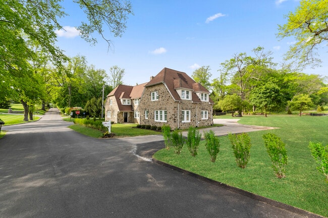 Building Photo - 3-7 Ayrshire Dr