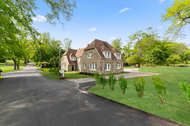 Foto del edificio - 3-7 Ayrshire Dr