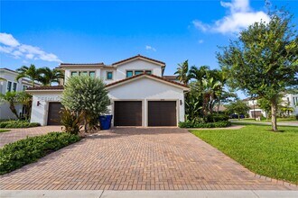 Building Photo - 3472 Emerson Dr