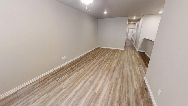 Building Photo - 2107 Wildewood Dr