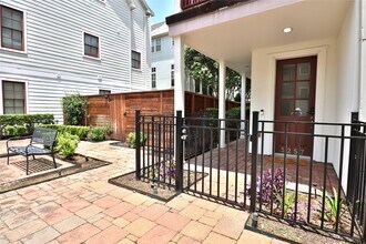 Building Photo - 3257 Maxroy St