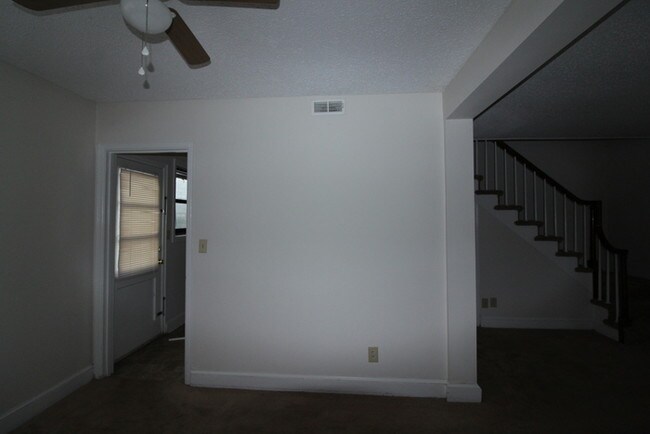 Building Photo - FIRST MONTH FREE! A SWEETHEART OF A DEAL!