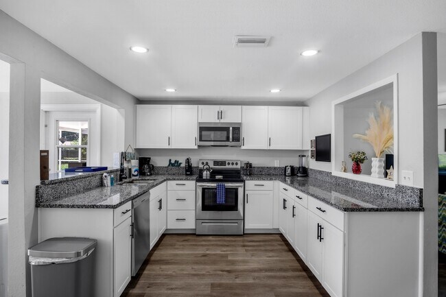 Foto del edificio - 8628 Magnolia Dr