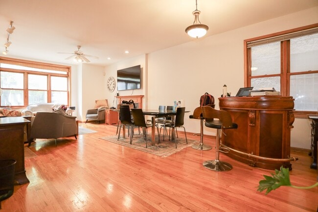 Photo - 1940 W Diversey Pkwy Apartment