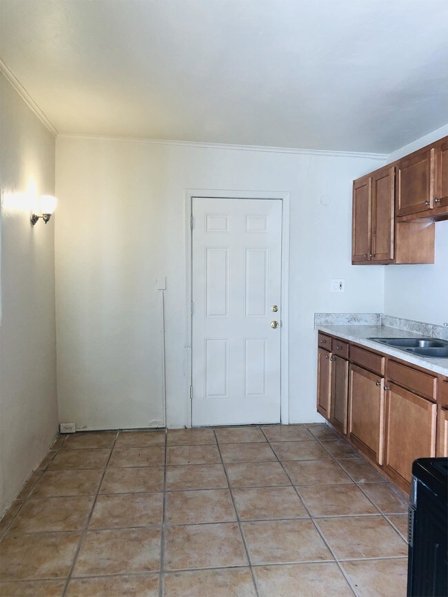 Foto del edificio - 2500 E 22nd St