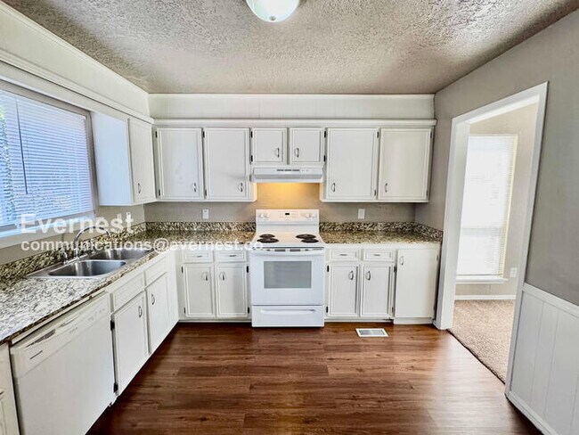 Foto del edificio - 8131 E 65th Pl