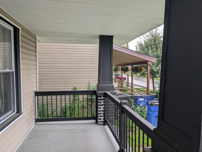 Foto del edificio - 1851 W 52nd St