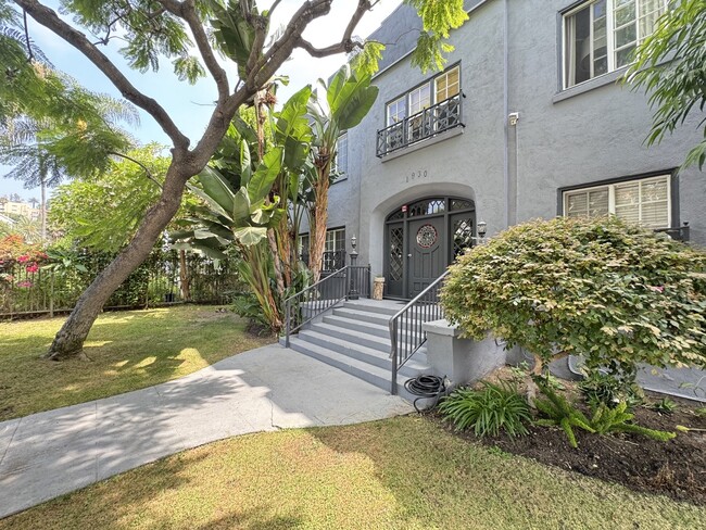 Building Photo - 1960 Argyle Ave