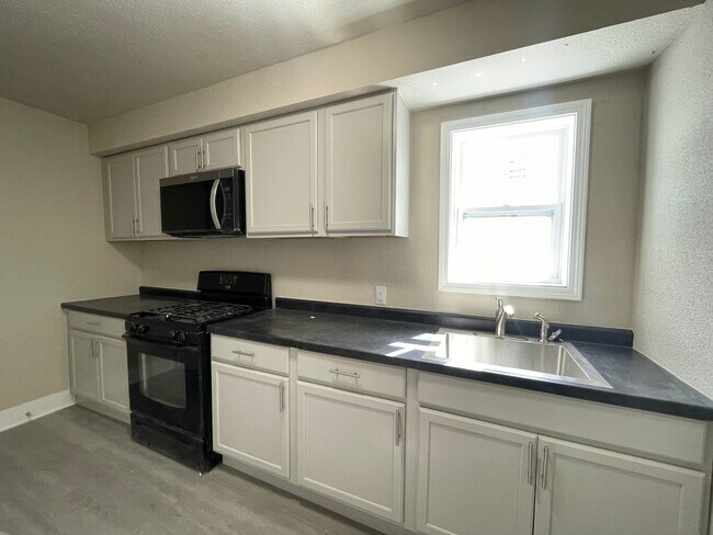 Foto del edificio - 2 Bedroom Home In Gary