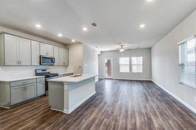 Foto del edificio - 4802 Hunter Hurst Dr