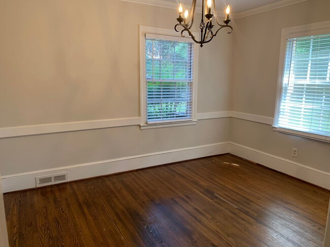 Building Photo - Beautiful Two Bedroom Duplex in Myers Park!!