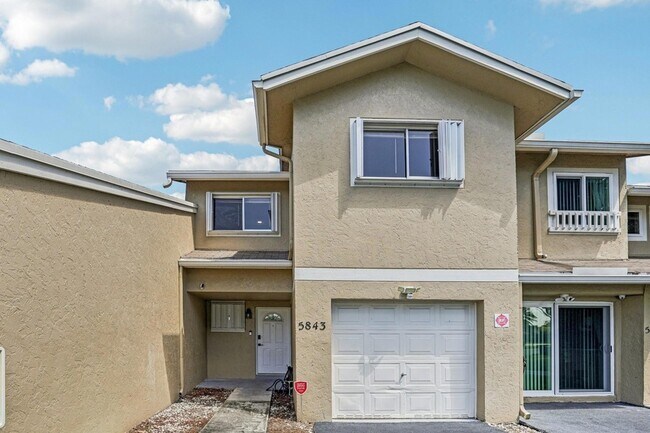 Foto del edificio - 5843 Woodlands Blvd
