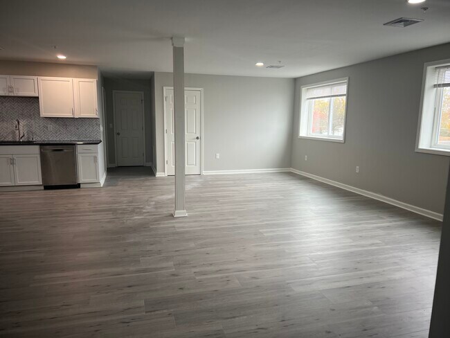 Building Photo - 7170 Transit Rd