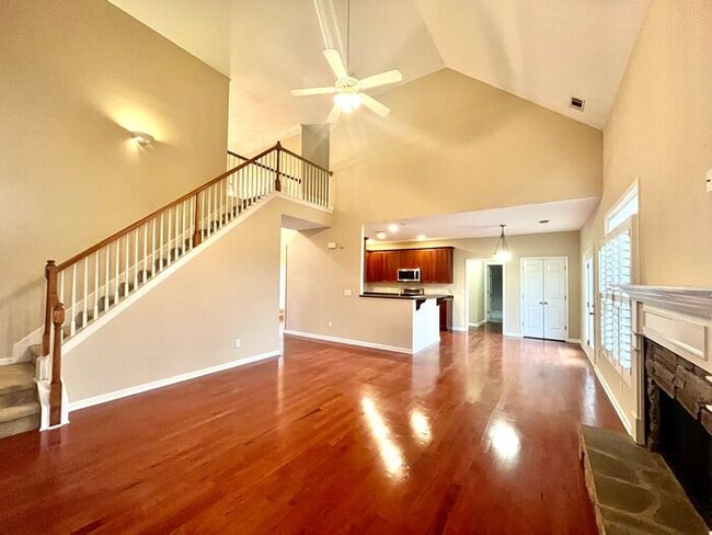 Building Photo - 1057 Middlebrooke Dr