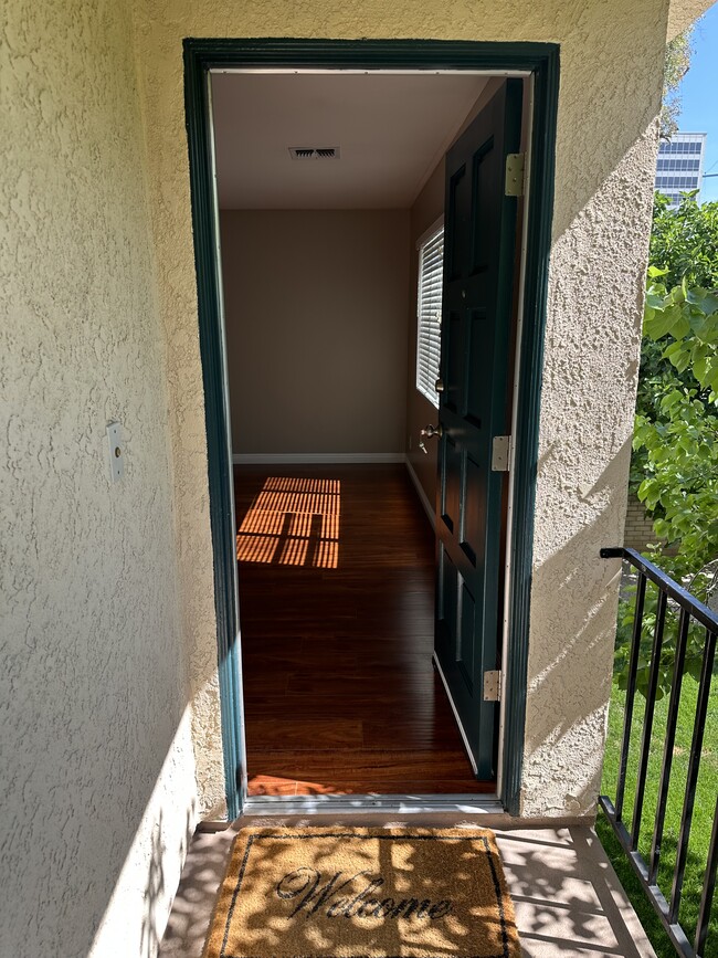 Foto del edificio - 5318 Alhama Dr
