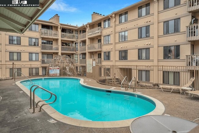 Building Photo - 1400 Carpentier St